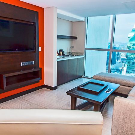 Megapolis Hotel Panama Exterior foto A living room at the hotel