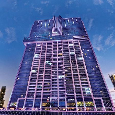 Megapolis Hotel Panama Exterior foto The hotel at night