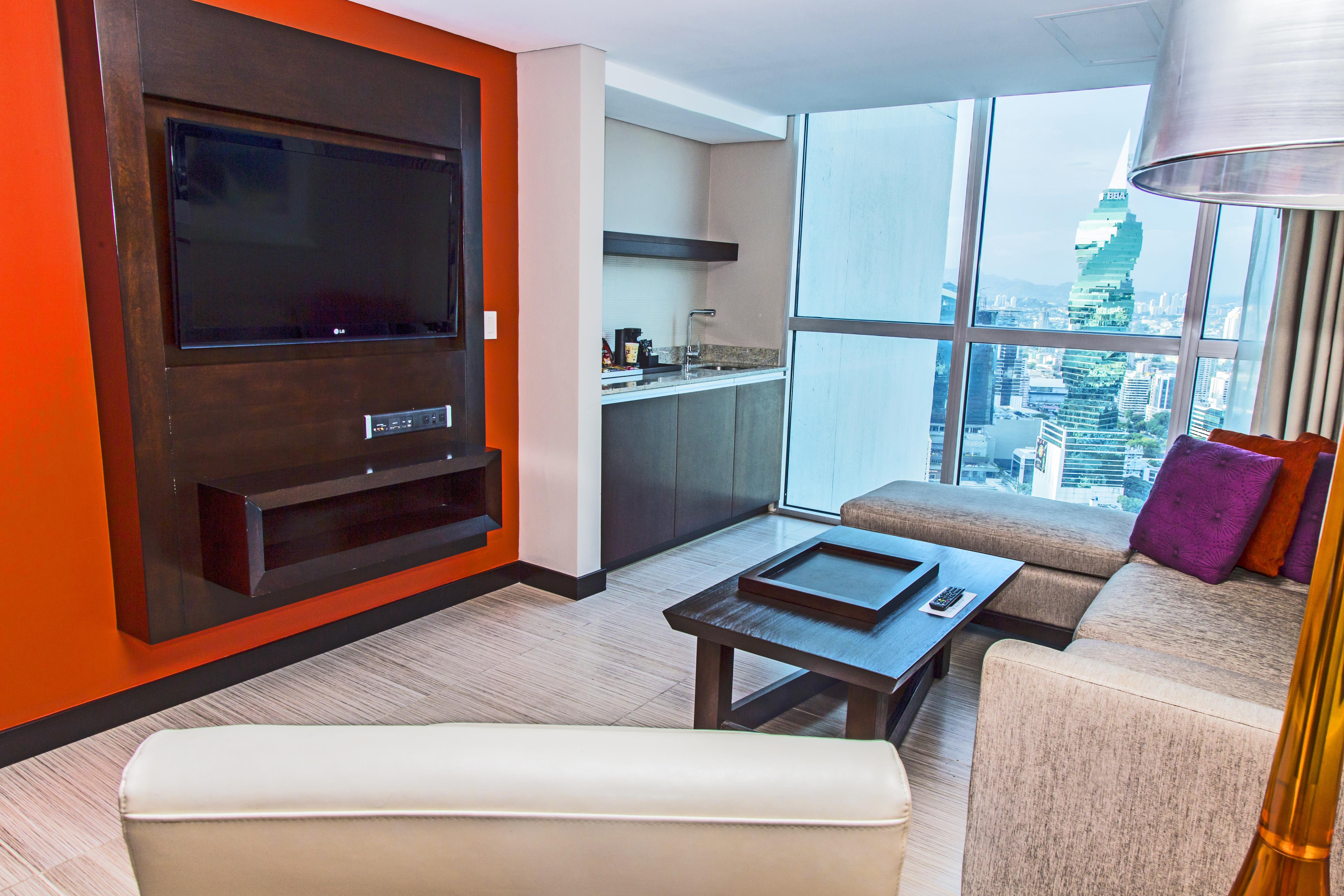 Megapolis Hotel Panama Exterior foto A living room at the hotel
