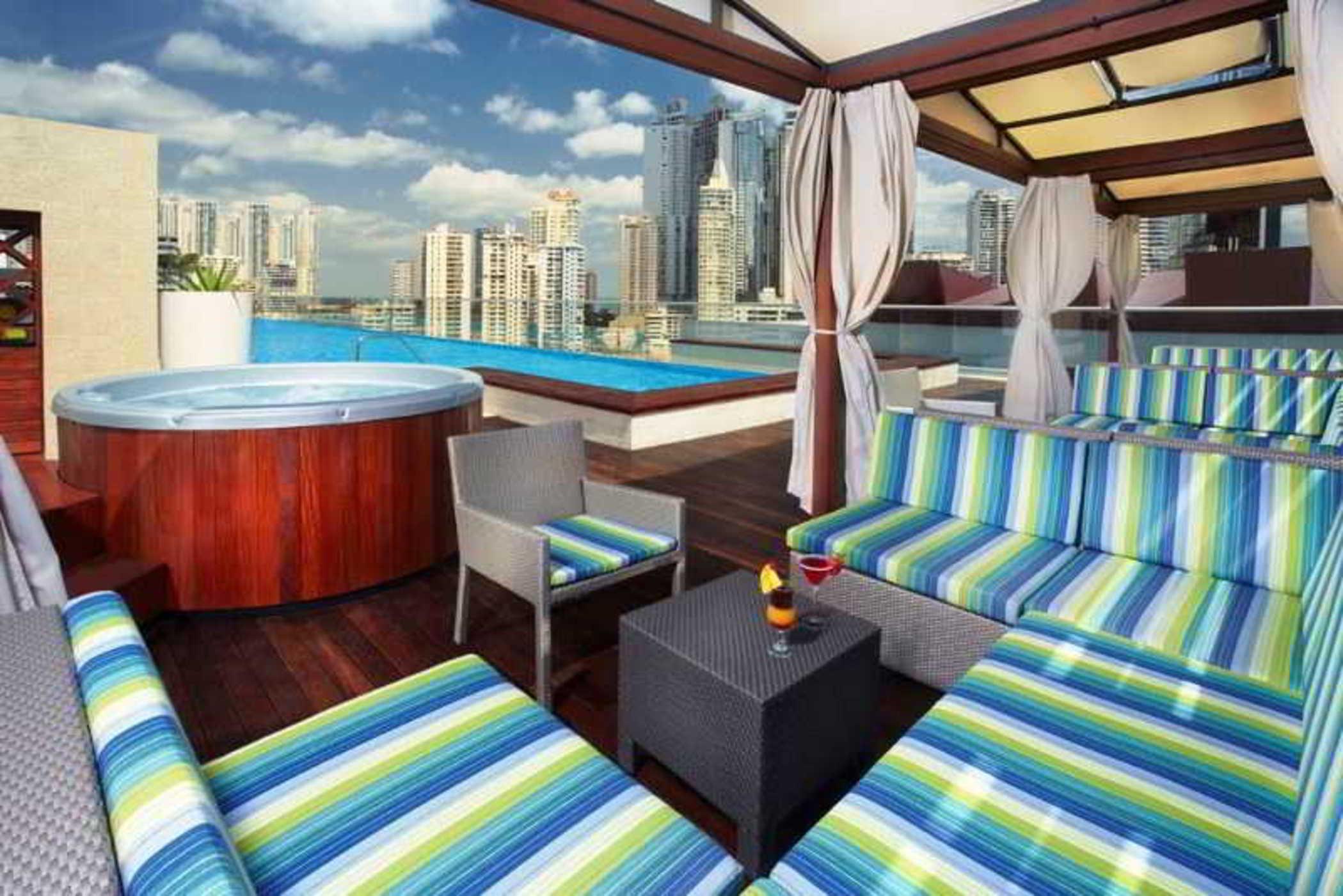 Megapolis Hotel Panama Exterior foto Skyline Bar
