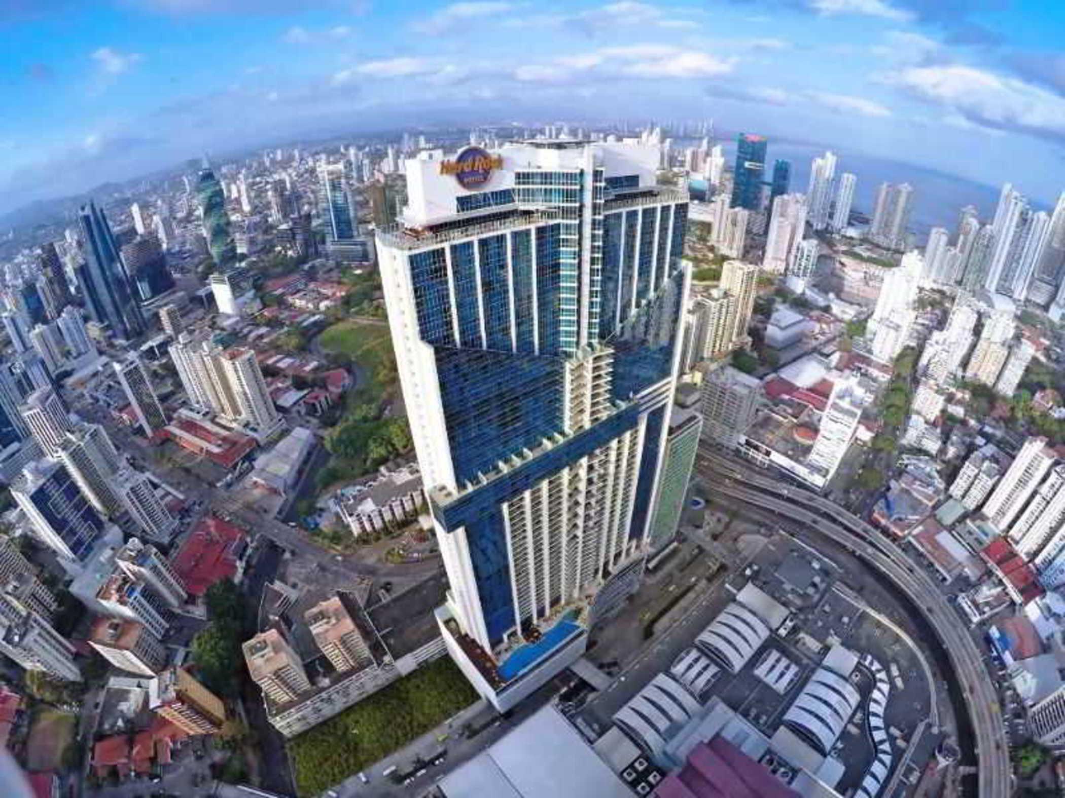 Megapolis Hotel Panama Exterior foto Aerial view of the building