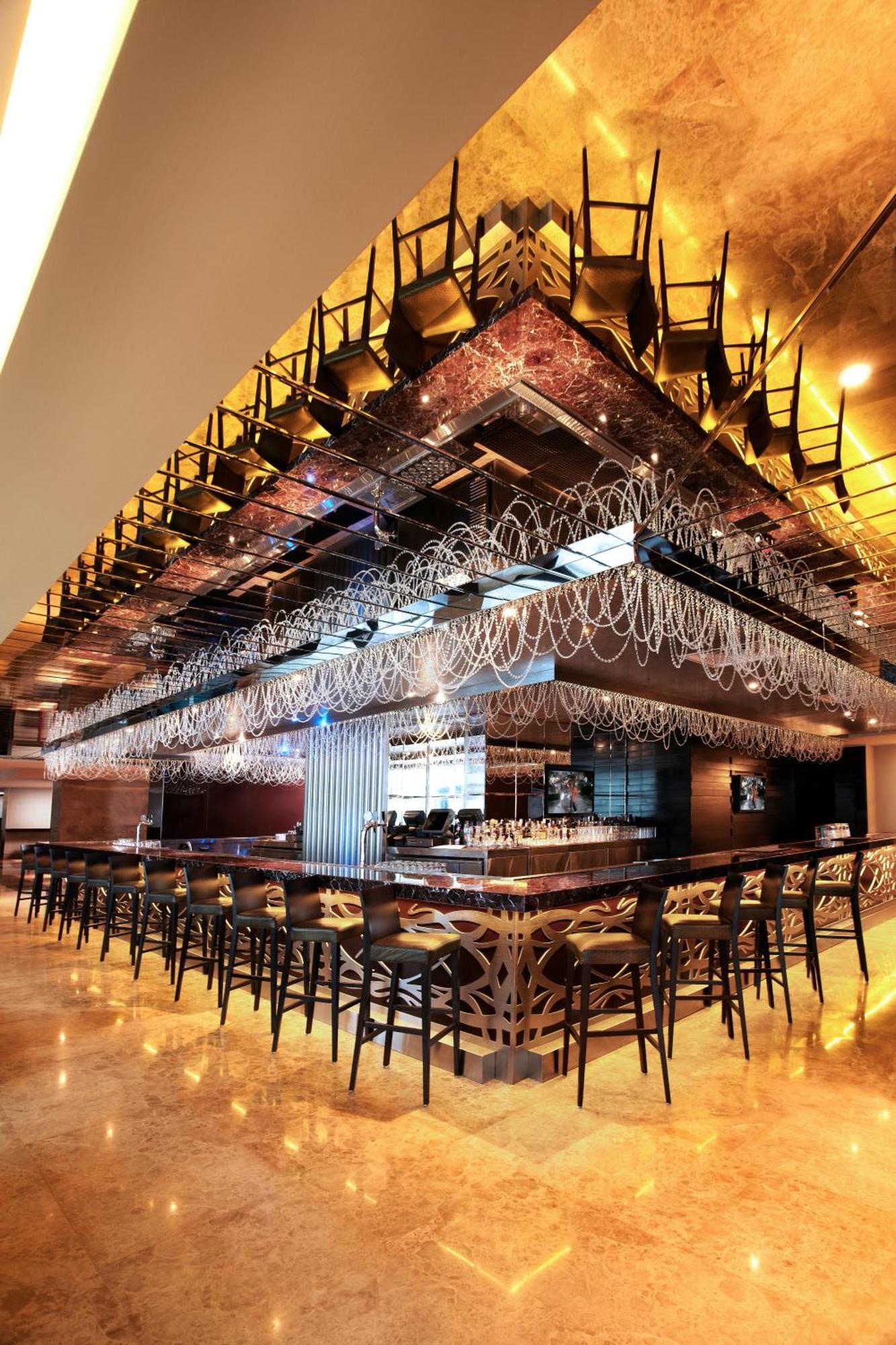 Megapolis Hotel Panama Restaurant foto The bar at the 101 bar