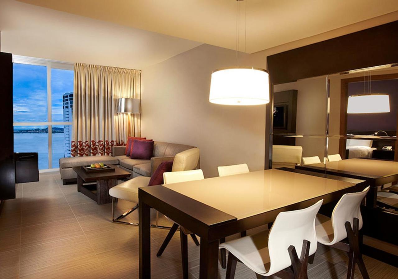 Megapolis Hotel Panama Exterior foto A typical apartment at The Residences at The Ritz-Carlton, Marina Bay