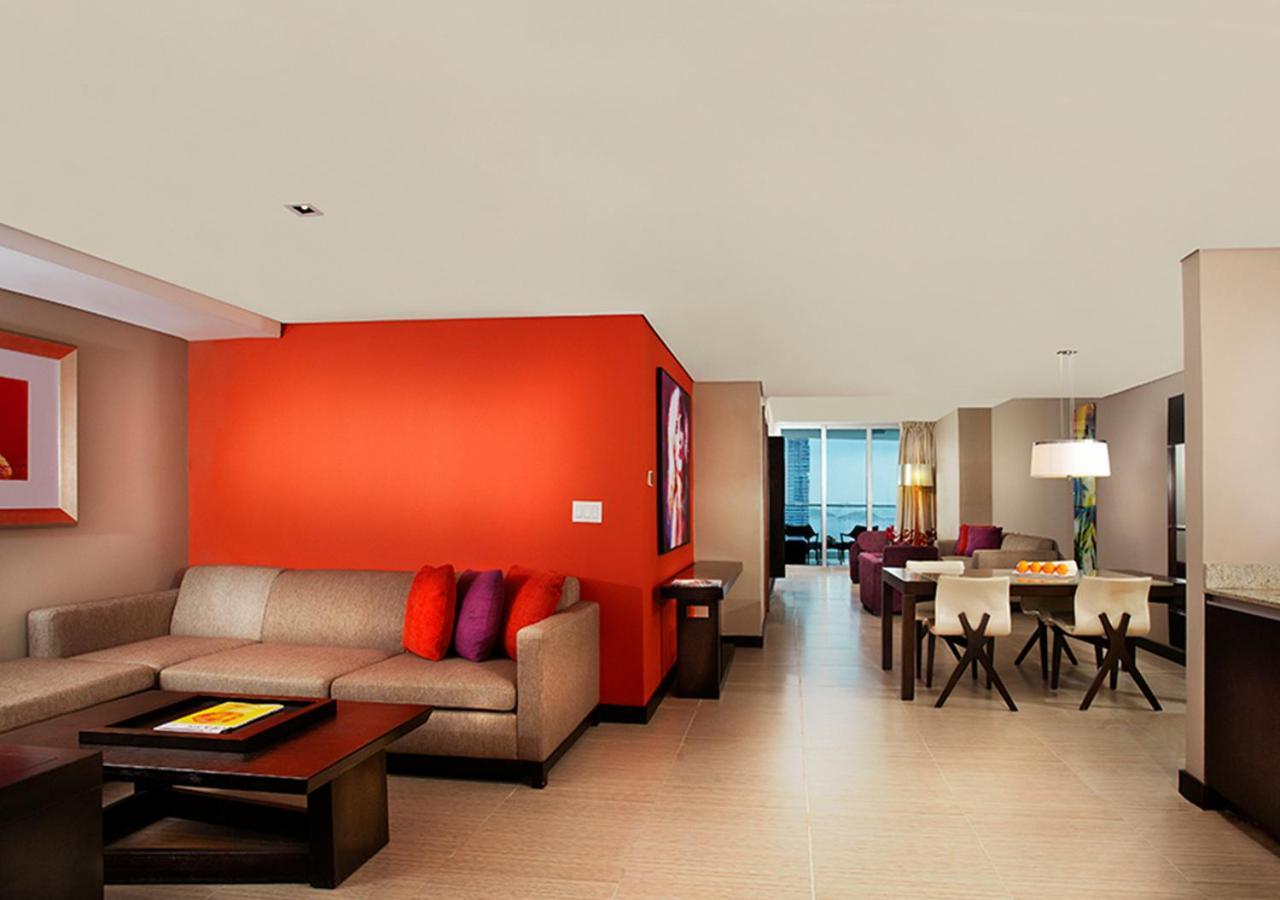 Megapolis Hotel Panama Exterior foto A suite at the Renaissance Hotel in San Francisco