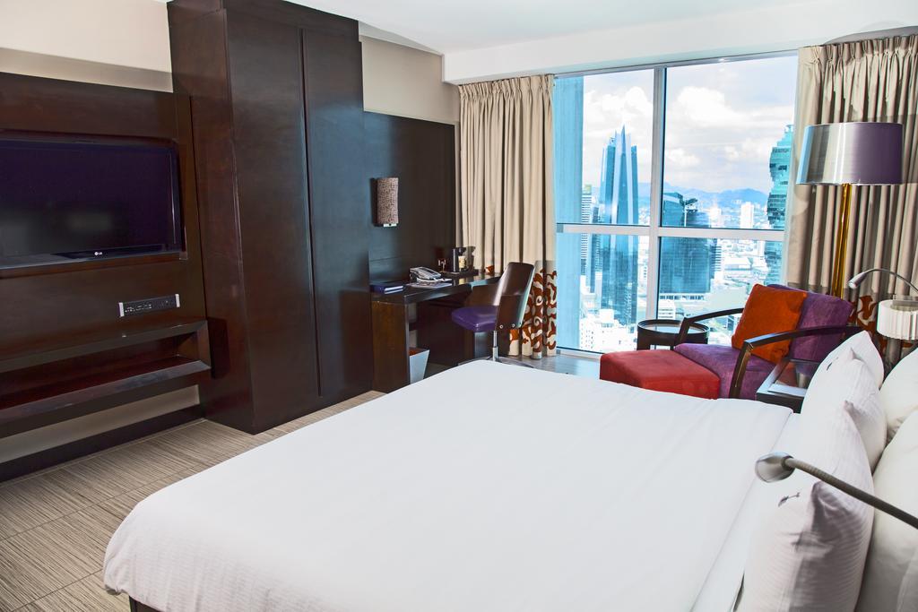 Megapolis Hotel Panama Exterior foto A guest room at the hotel
