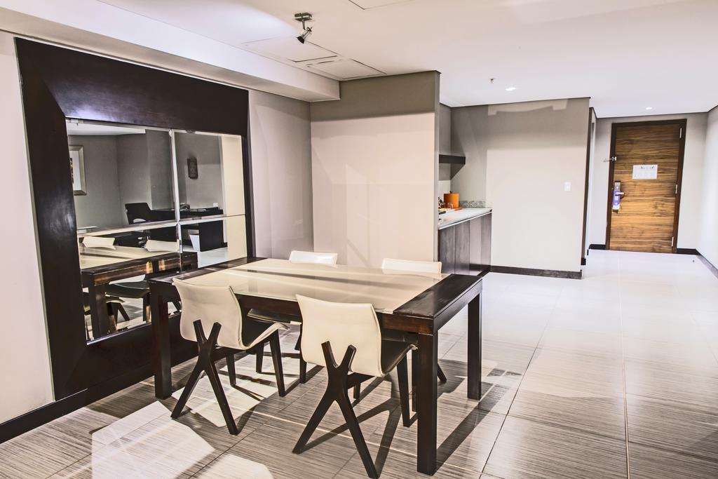 Megapolis Hotel Panama Exterior foto A typical kitchen in a condominium
