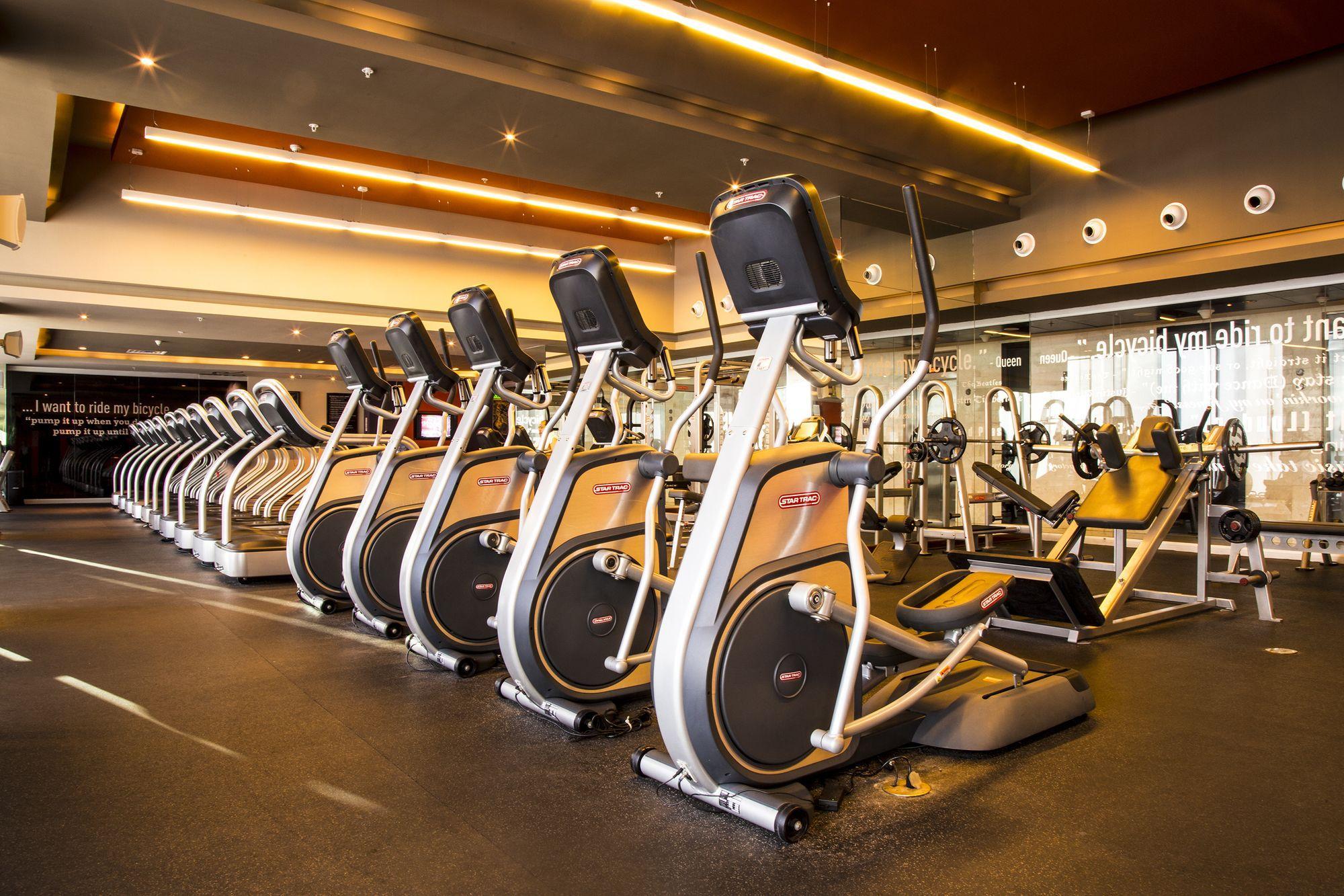 Megapolis Hotel Panama Exterior foto Elliptical cross trainer